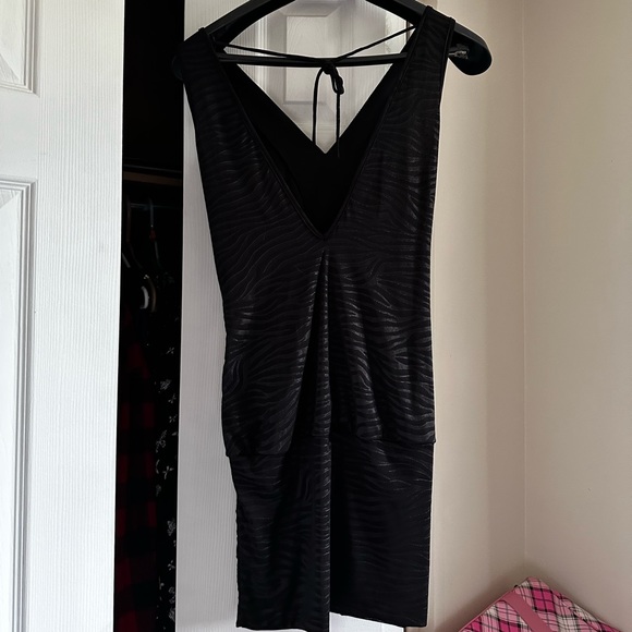 Sequin middle low cut dress - Picture 2 of 3